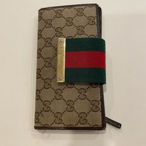 Authentic vintage Gucci wallet